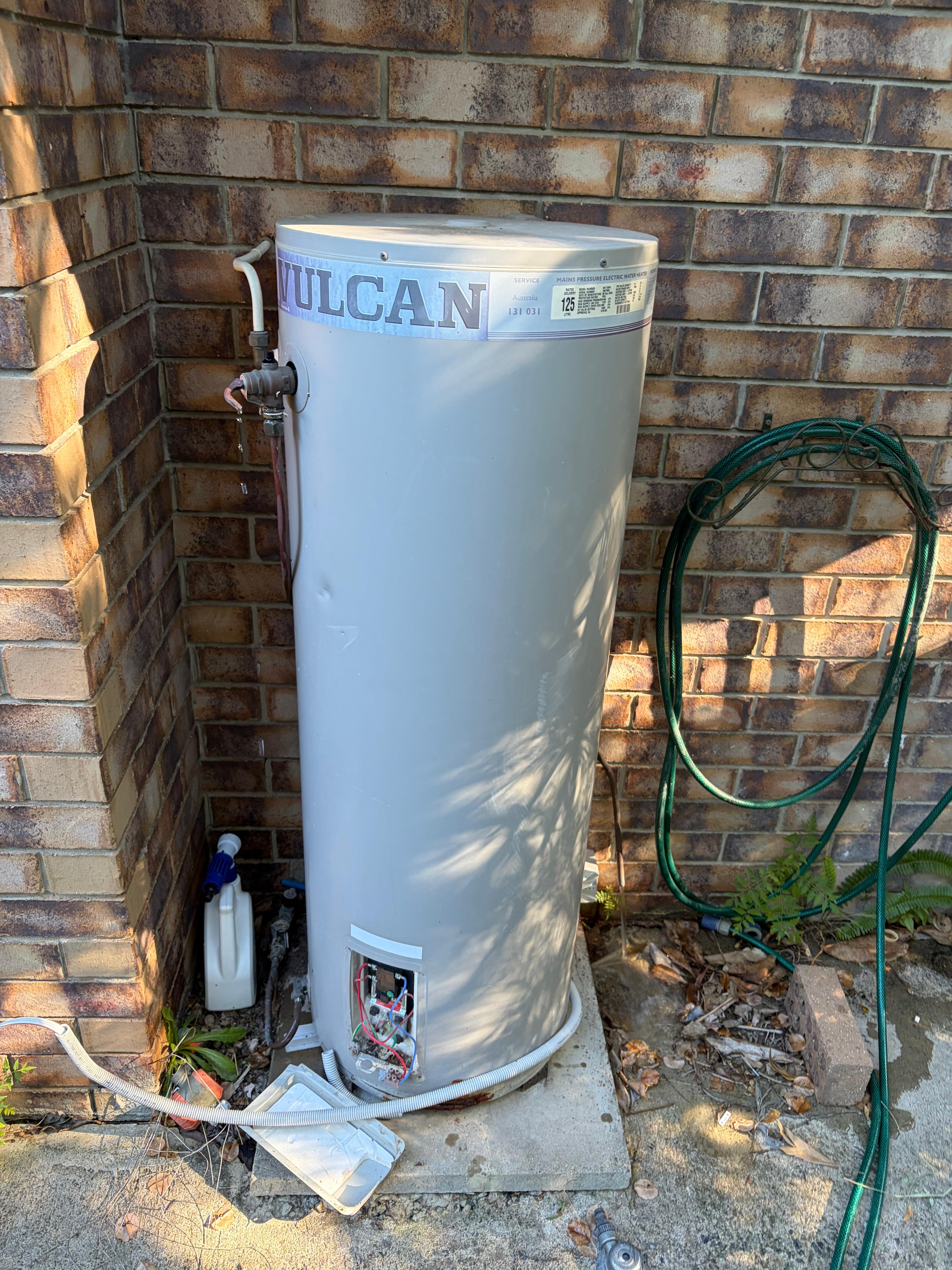 Hot Water System Replace, (Before), in Highland Park, (Hot Water Systems), Hills Plumbing & Gas, Gold Coast Hot Water System Replace, Before, Hot Water Systems, Highland Park, Gold Coast, Hills Plumbing & Gas